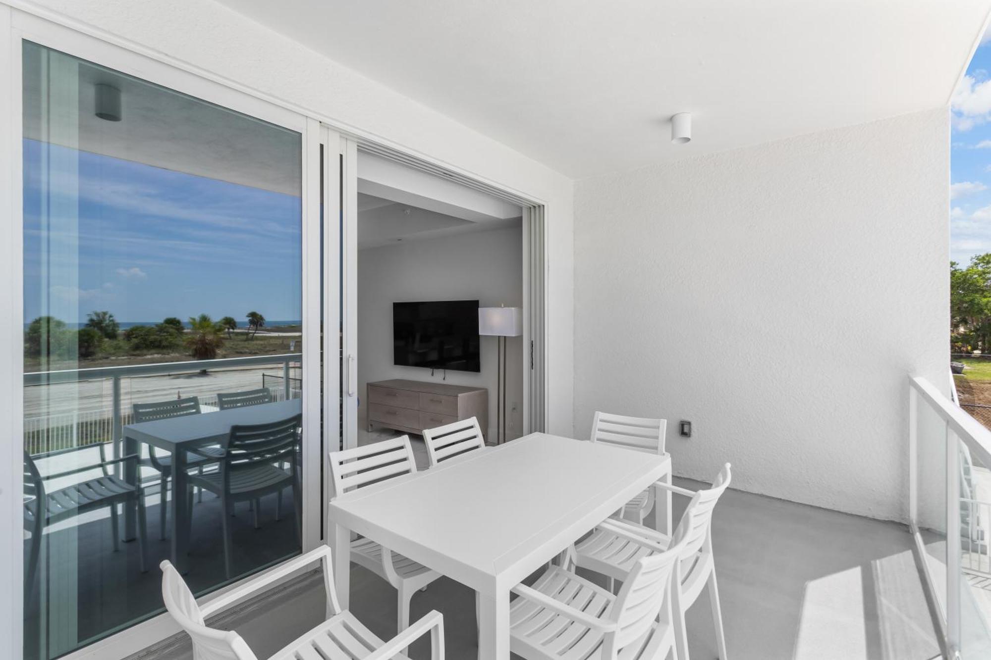 Ocean Club Treasure Island Hotel St. Pete Beach Exterior photo